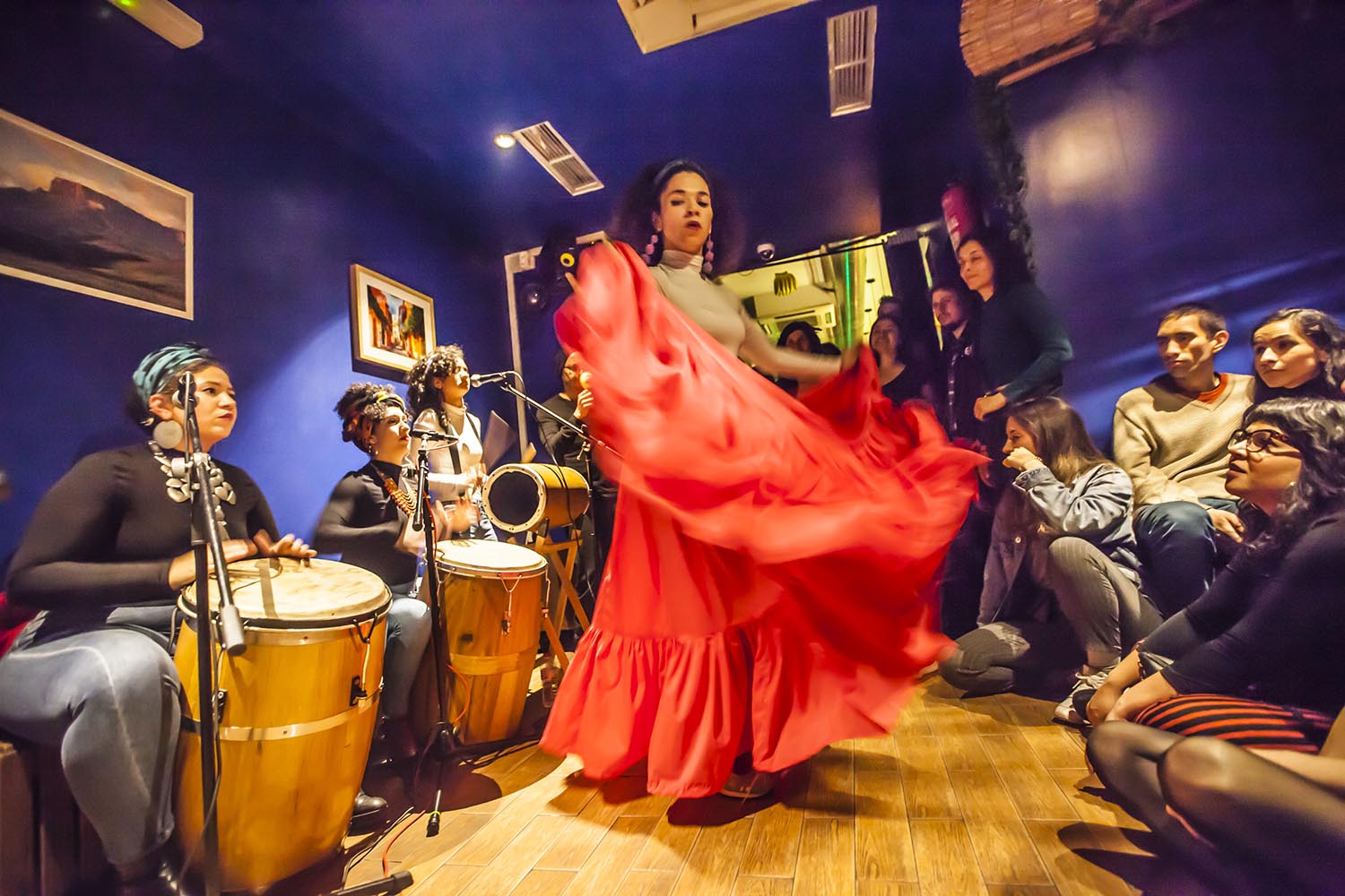 ICULT OTROS ESCENARIOS POSIBLES
09-03-2019
CONCIERTO DEL GRUPO DE PERCUSION PUERTORRIQUEÑA MANCHA ' E PLATANO EN EL BAR AGUANILE EN EL POBLE SEC BARCELONA
FOTO MARTI FRADERA