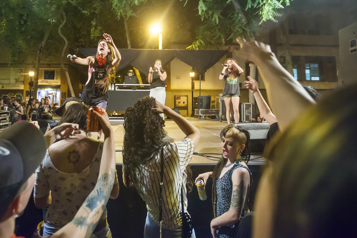 OTROS ESCENARIOS POSIBLES
MACHETE EN BOCA
CONCIERTO EN LA PLAZA DEL SORTIDOR DEL POBLE SEC
FESTA MAJOR DEL POBLE SEC
FOTO MARTI FRADERA