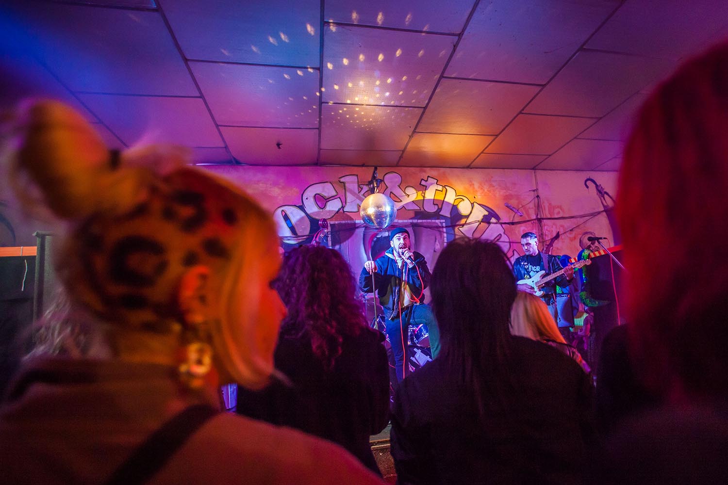 ICULT
OTROS ESCENARIOS POSIBLES
FIESTA POSTNIT BILLY'S MAG
VIA FAVENCIA 411 BARCELONA
FOTO MARTI FRADERA