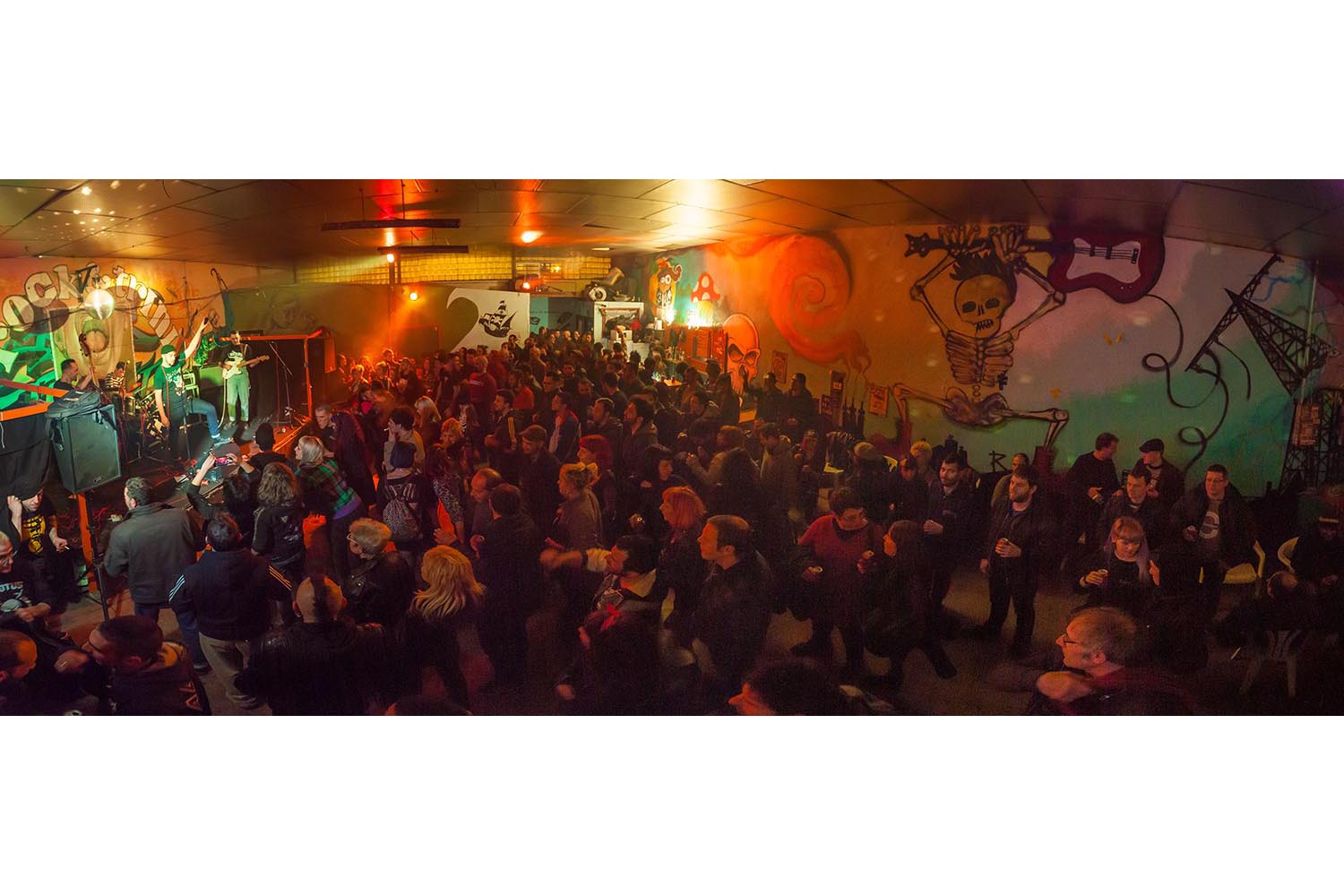 ICULT
OTROS ESCENARIOS POSIBLES
FIESTA POSTNIT BILLY'S MAG
VIA FAVENCIA 411 BARCELONA
FOTO MARTI FRADERA