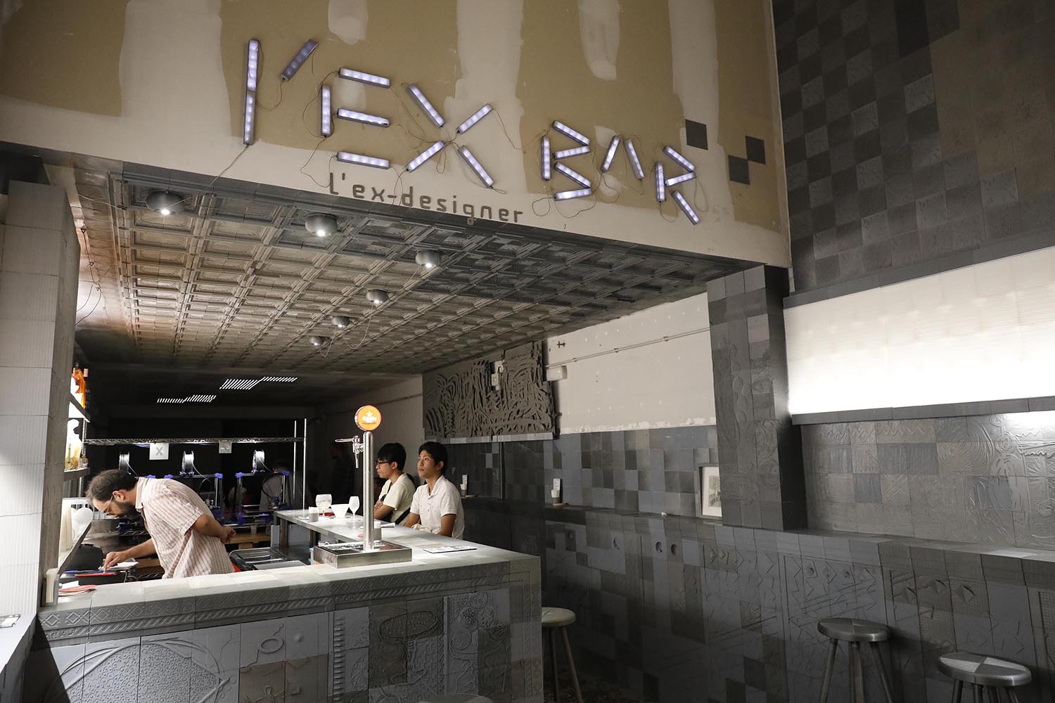 BARCELONA 12/09/2019 Icult Otros escenarios posibles Sessions d'escolta de gravacions de música experimental al bar Ex Designer a càrrec del músic Alfredo Costa Monteiro FOTO de FERRAN NADEU