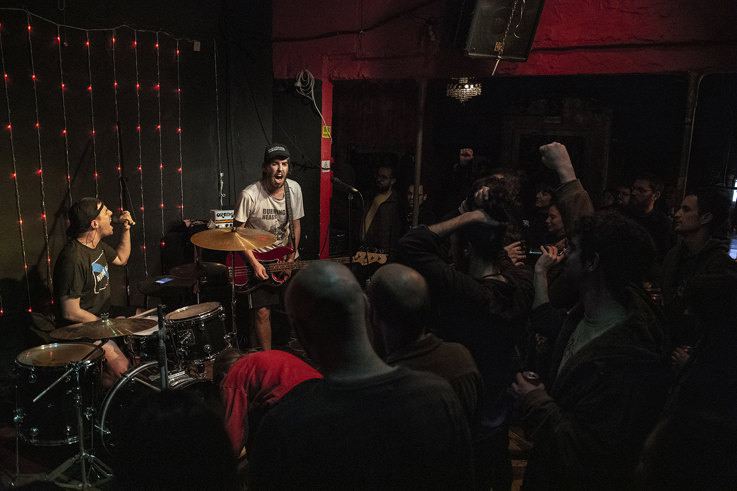 BARCELONA 08/02/2020 Icult. Actuación de los grupos Industrias Orsini y Louis X Armstrong en el bar clandestino La Reina D'Àfrica de Vallcarca.LUGAR: La Reina d’Àfrica de Vallcarca.AUTOR: Manu Mitru