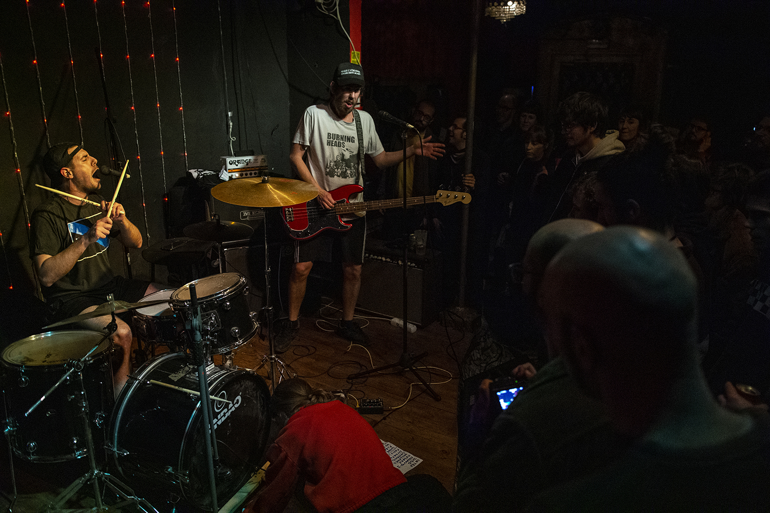 BARCELONA 08/02/2020 Icult. Actuación de los grupos Industrias Orsini y Louis X Armstrong en el bar clandestino La Reina D'Àfrica de Vallcarca.LUGAR: La Reina d’Àfrica de Vallcarca.AUTOR: Manu Mitru