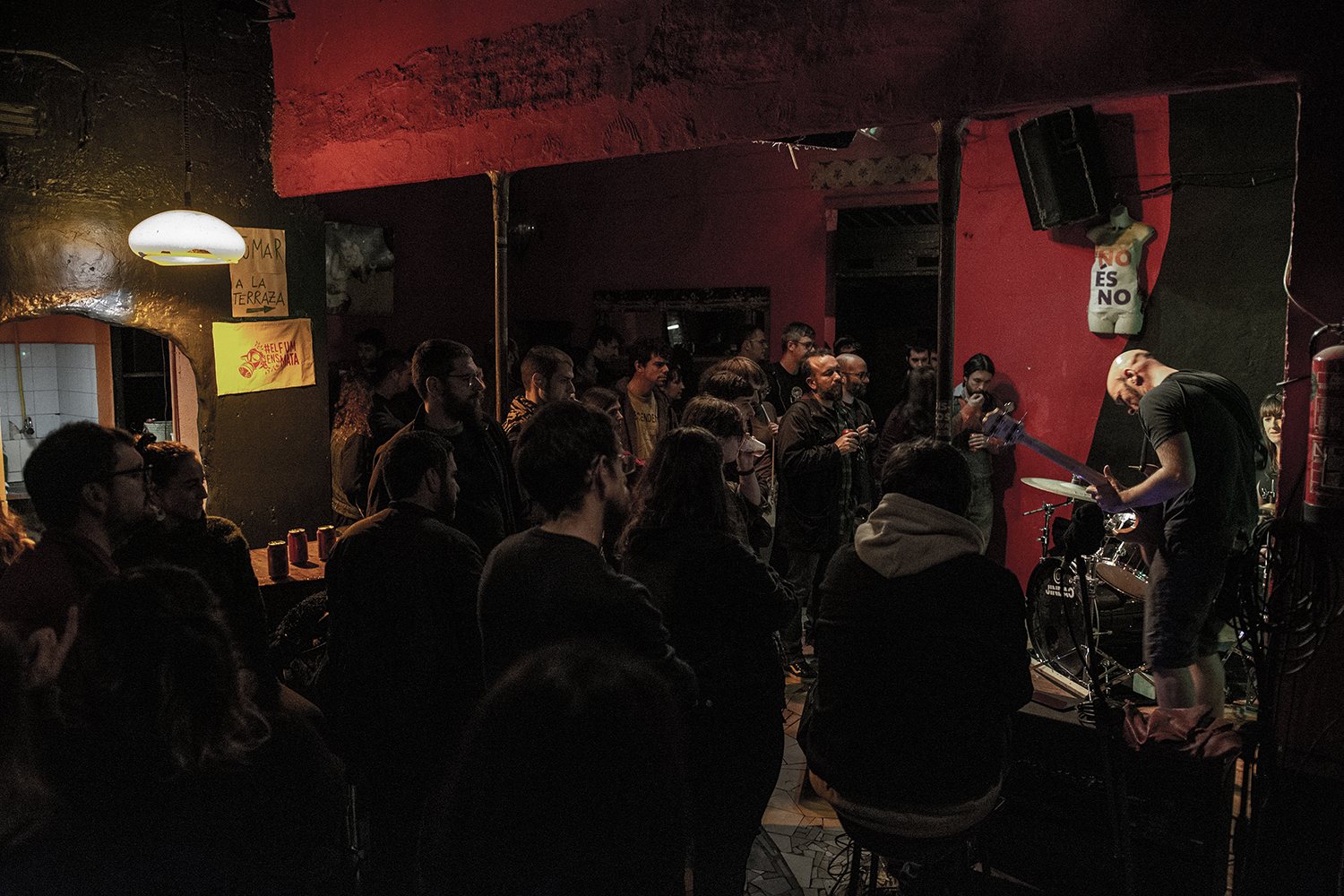 BARCELONA 08/02/2020 Icult. Actuación de los grupos Industrias Orsini y Louis X Armstrong en el bar clandestino La Reina D'Àfrica de Vallcarca.LUGAR: La Reina d’Àfrica de Vallcarca.AUTOR: Manu Mitru