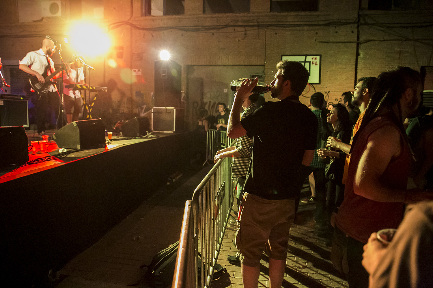 Barcelona ( Barcelones) 11.06.2016. Icult. Concierto de "BCN Ska Jazz Orquestra" en Can Batllo. Caracteristicas del espacio de Can Batllo y ambiente Arxiu: 160611 EX: 0170 en la foto: Ambiente de Can Batllo en el concierto de " BCN Ska Jazz Orquestra. FOTO: PUIG, JOAN