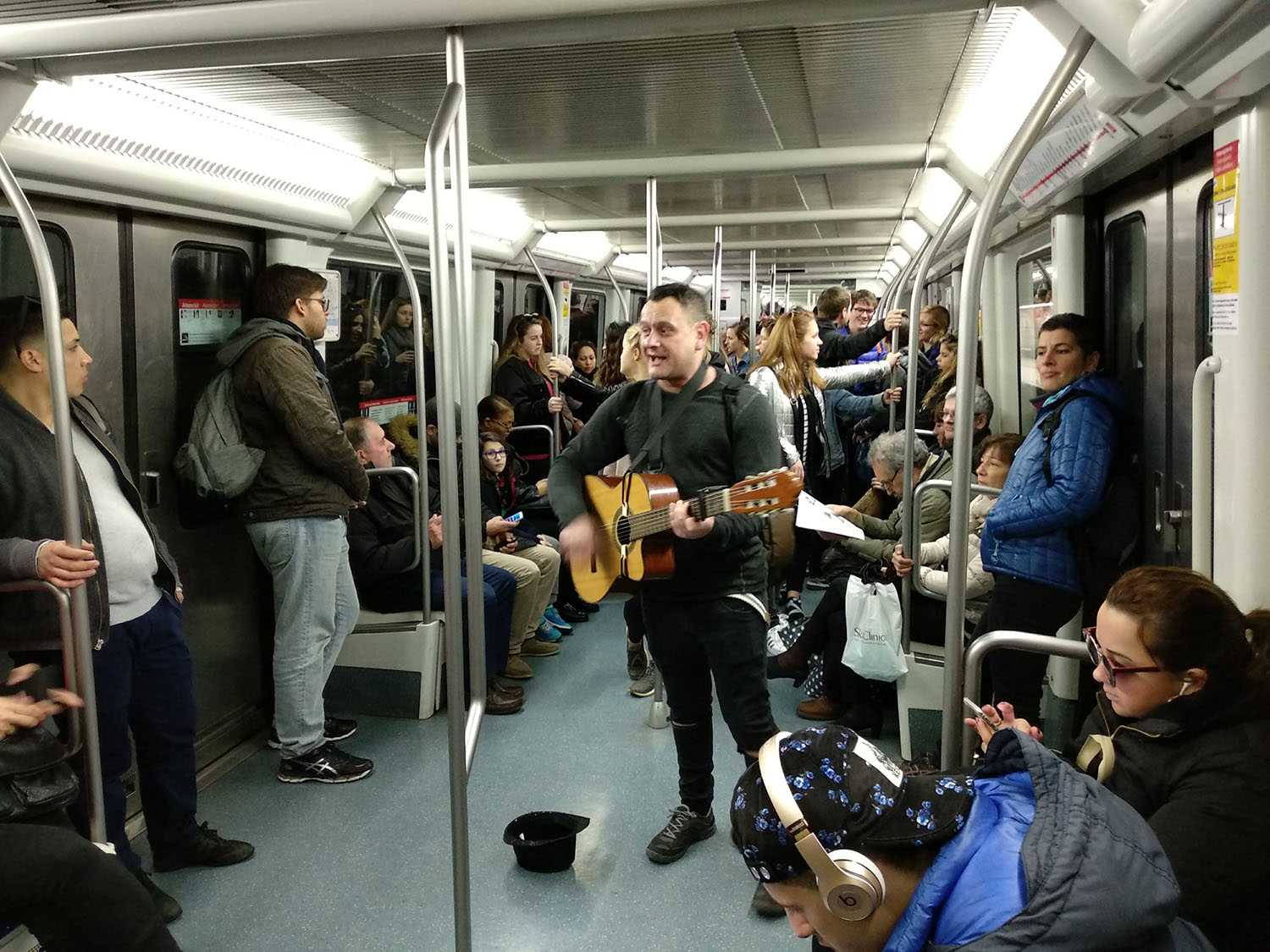 70. Linia 1 metro Nando Cruz 01