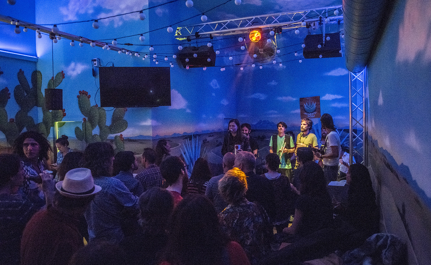 BARCELONA. 19.04.2017Concierto del grupo Balkumbia en el restaurante mexicano Santísimo Agave. Para la sección Otros Escenarios Posibles (fotos de ambiente y tal). FOTO FERRAN SENDRA